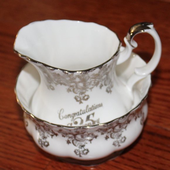 Royal Albert bone china cream & sugar - Picture 1 of 3